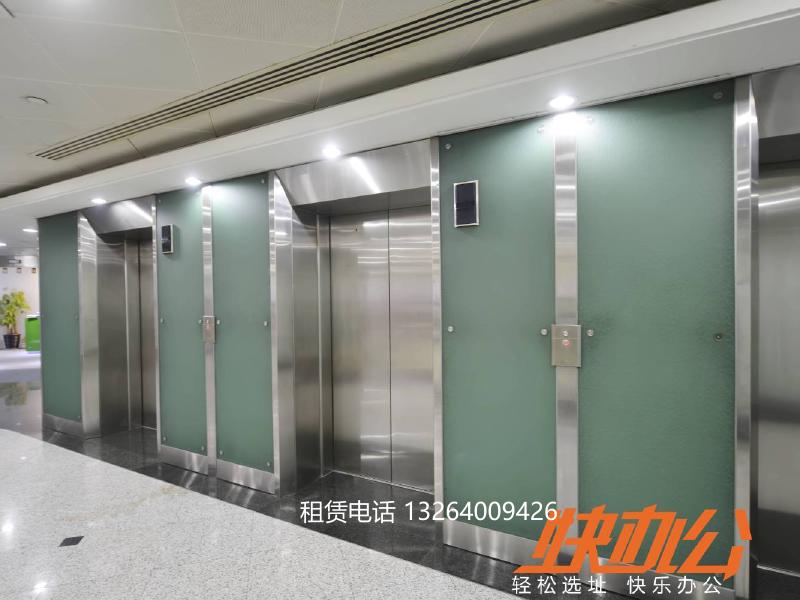 数码大厦电梯间