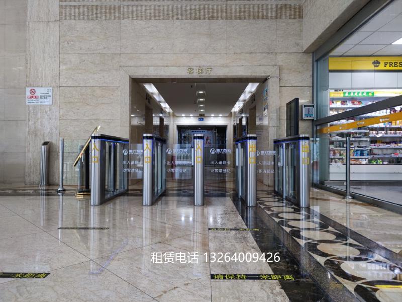 富力双子座电梯口