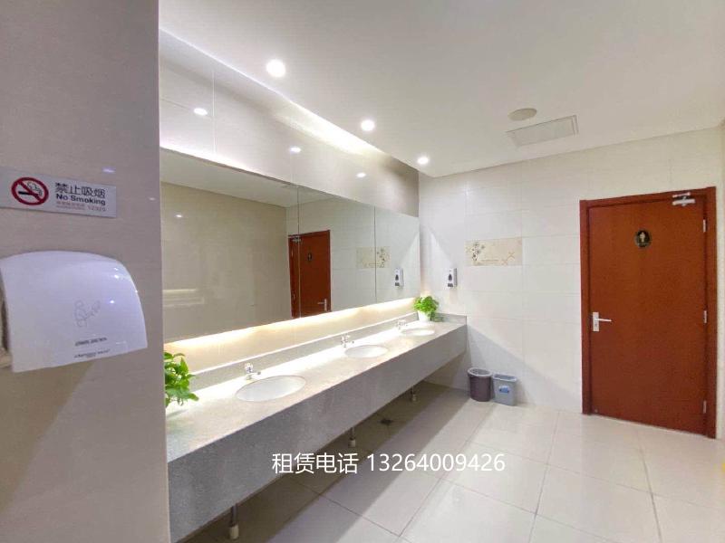 鸿懋商务大厦卫生间