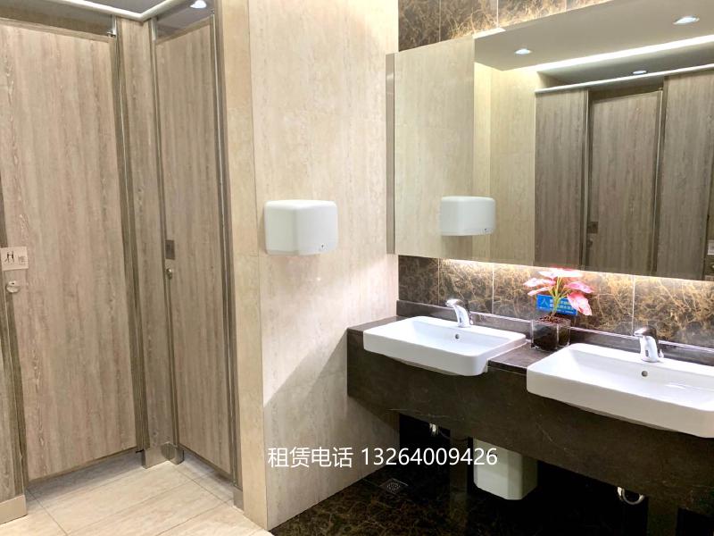 金唐中心卫生间